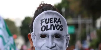 El sindicato del IMSS sanciona a trabajadores inconformes que exigen la renuncia de su dirigente Imagen de trabajadores protestando contra sanciones sindicato IMSS