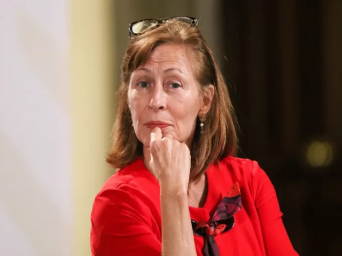 Tatiana Clouthier en conferencia de prensa Tatiana Clouthier hablando sobre la crisis interna de Morena