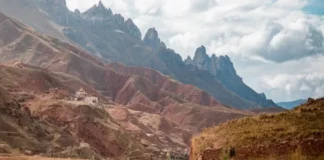 Terremoto de magnitud 7 en el Tíbet de China deja al menos 16 muertos Imagen del terremoto Tíbet que muestra viviendas destruidas