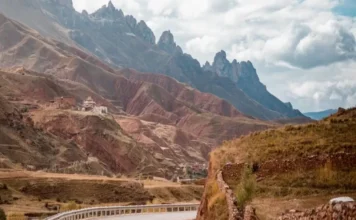 Terremoto de magnitud 7 en el Tíbet de China deja al menos 16 muertos Imagen del terremoto Tíbet que muestra viviendas destruidas