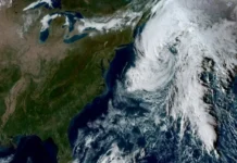 Tormenta tropical «Josephine» afecta las costas de EU y Canadá mientras se adentra en el Atlántico Imagen de la tormenta Josephine con marejadas en la costa