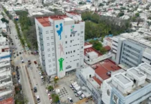 «Falso» que Torre Pediátrica de Veracruz dependa de colectas, sentencia IMSS-Bienestar Imagen de la Torre Pediátrica Veracruz con personal médico