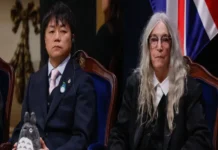 Premios Princesa Asturias: Patti Smith y Totoro roban cámara en la entrega del galardón Totoro premio Asturias en la ceremonia de los Premios Asturias