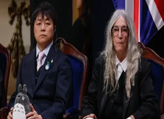 Premios Princesa Asturias: Patti Smith y Totoro roban cámara en la entrega del galardón Totoro premio Asturias en la ceremonia de los Premios Asturias