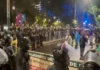 «Nos dejaron solos»: trabajadores del IMSS acusan al sindicato y al gobierno de abandonarlos y convocan a paro nacional Fotografía de los trabajadores del IMSS protestando en la escalinata del IMSS en Reforma
