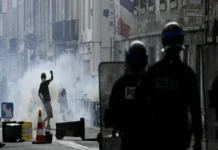 Trump culpa por los disturbios en Francia al islam «que quiere apoderarse» del país Imagen que ilustra la frase Trump culpa islam en el contexto de los disturbios franceses
