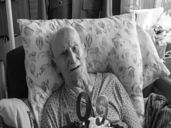 Capitán Tadeusz Lutak, veterano polaco de 109 años Fotografía del veterano polaco Tadeusz Lutak