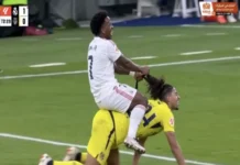 Vinícius desata ola de memes tras jalar del pelo a un rival y todavía reclamar por ser expulsado Imagen del Vinícius jalón de pelo que provocó memes y polémica