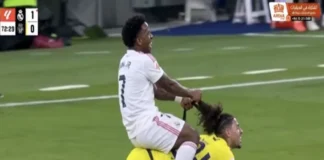Vinícius desata ola de memes tras jalar del pelo a un rival y todavía reclamar por ser expulsado Imagen del Vinícius jalón de pelo que provocó memes y polémica
