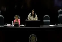 «Mi reina, no te escucho nada, tienes que hablarme con más hue…», pide morenista a diputada del PRI; oposición presentará queja con perspectiva de género Escena del pleno donde se debate la violencia política género entre diputadas